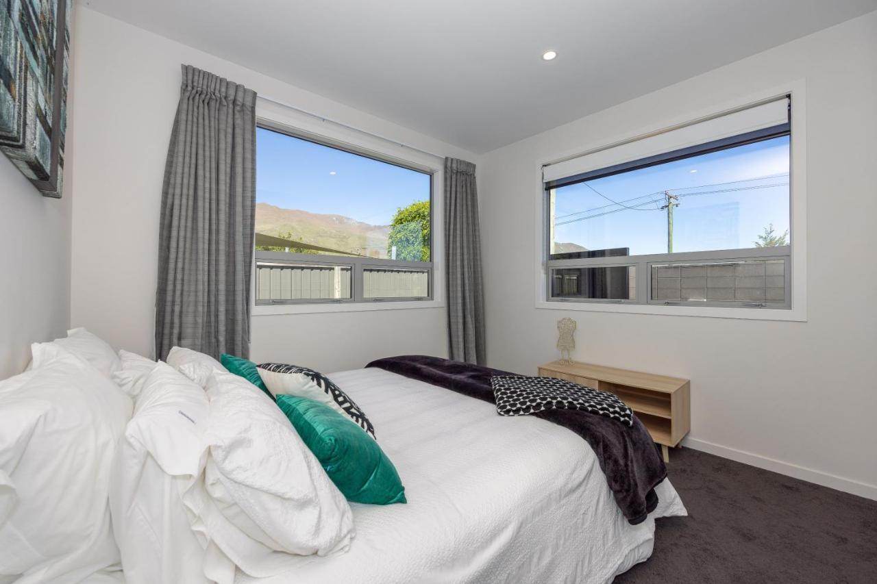 Prime Location On Warren St - 3 Bedroom Town House Wanaka Exteriör bild