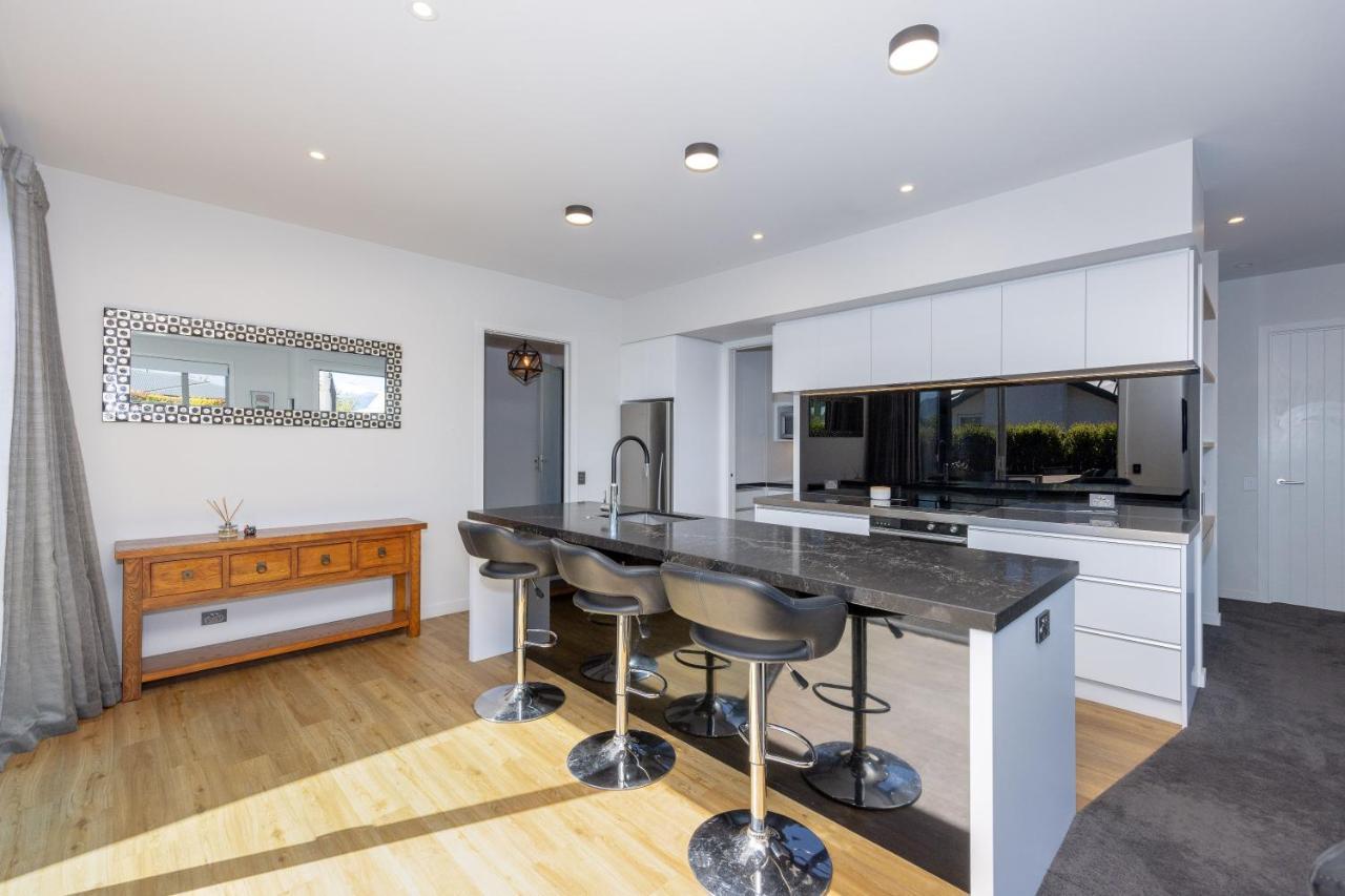 Prime Location On Warren St - 3 Bedroom Town House Wanaka Exteriör bild